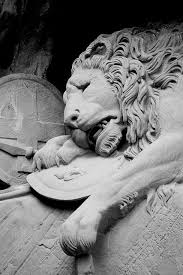 lion of lucerne sculpture statue art