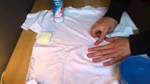 Où acheter un tee shirt voilà donc de belles astuces pour vous débarrasser des taches de graisses sur vos vêtements déjà lavés. Enlever Une Tache De Graisse Nettoyer Tache Vetement Youtube
