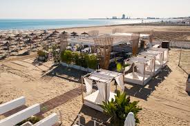 Sulla spiaggia un rifiuto di plastica ogni due passi. Bagno 27 Barletta Bt Prenotazione Online Spiagge It