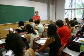 Resultado de imagen de alumnas expulsadas de instituto