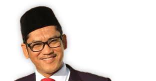 Dalam tahun 2011 hingga 2013, ahmad faizal memulakan kerjaya politiknya sebagai pegawai khas kepada menteri kesihatan datuk seri liow tiong lai. Tong Kosong Nyaring Bunyinya Empty Vessels Make The Most Noise Time To Change The Perak Mb Kritik