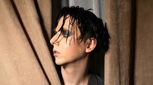 Coming out — «розкривання», «вихід»; Wrujpatuixddtm