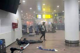Nach dem blutigen anschlag am brüsseler flughafen hat die polizei am dienstagnachmittag die suche nach waffen und möglichen. Terror In Belgium Inside Brussels Airport Jems