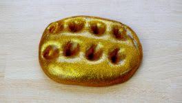 Auch kannst du den slime mit hilfe von wackelaugen in coole monster verwandeln! Knete Selbstgemacht Video Gold Glitter Slime Selber Machen Ohne Waschmittel Und Ohne Boraxpulver