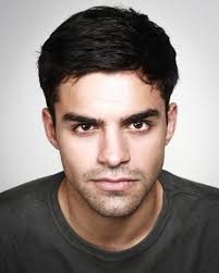 Her father died just days after her birth, leaving her to inherit the crown. Sean Teale Reign Wiki Fandom
