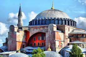 Ayasofya'nın ilk inşaatı hıristiyanlığı roma i̇mparatorluğu'nun resmi dini olarak kabul eden i. Best Time For Hagia Sophia Ayasofya In Istanbul 2021 Best Season