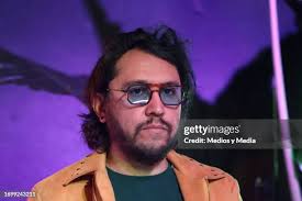 14 Photos & High Res Pictures