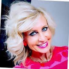 Stephanie Wight's Instagram, Twitter & Facebook