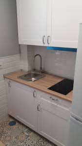 La encimera es un elemento de gran importancia en la cocina. Mobiliario Standar Basico De Cocina Con Encimera De Formica Kitchen Cabinets Kitchen Decor
