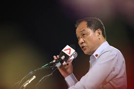 The wp released a new video on sunday (aug. Low Thia Khiang Mr Low Thia Khiang Rebutting Pap S Bus Dri Flickr