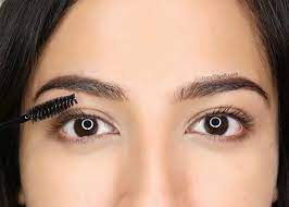 Mascara Application Tips: How To Apply Mascara Without Clumping