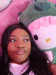 Whatever I do, they ain't missin that Photographer- @shotbyrare 📸 MUA-  @piink.mango Custom Charm top- @piink.mango (handmade by me) Nails