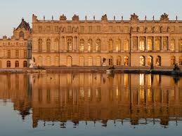 Guvernul aflat temporar la putere a dat ordin ca majoritatea. The Palace Palace Of Versailles