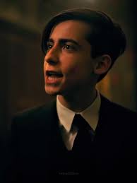 walk like an angel 🛐 #umbrellaacademy #tuas3 #fivehargreeves  #aidangallagher #aftereffects #public