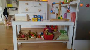 Ikea Hack Aus Einer Alten Tv Bank Wurde Ein Kaufmannsladen Ikea Spielkuche Spielkuche Ikea