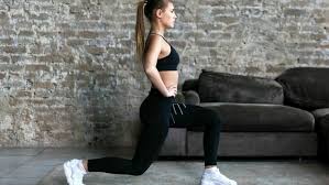 In questo caso, saranno altri muscoli, come quelli della schiena o i quadricipiti, a lavorare in eccesso per compensare, causando dei dolori alle ginocchia e alla schiena. 6 Esercizi Da Fare A Casa Per Tonificare Gambe E Glutei