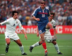 Football European Championships Euro 2000 Final Feyenoord Stadium Rotterdam Holland France 2 V Italy Zinedine Zidane European Football European Soccer