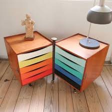 Great For A Kid S Bedside Table Room For The Practical Stuff And The Treasures Love This Paint Chip Look Diy Mobel Ideen Dekor Einrichtung