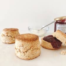Scones Au Debut De Cette Annee Avec De La Confiture De Framboises De Mais Au Beurre D 39 Arachide Felicitations En 2020 Framboise Scones Confiture De Framboise