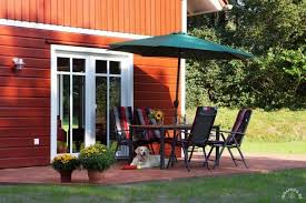 Sonnige Terrasse Saunatucher Spiegel Fenster Kamin