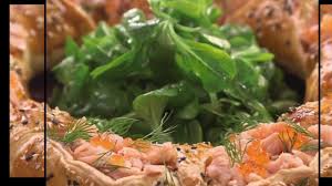 Gourmand Feuillete De Truite Aux Petits Legumes Youtube