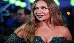 شاهد ليلى علوي تبهر متابعيها على إنستجرام بإطلالة من التسعينات