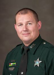 MCSO MENTIONS Deputy McLain was prepared to enjoy a rare day off with his  family when he noticed an elderly gentleman standing next to his vehicle in  the rain with a flat