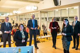 Friedrich merz ist zwar beim. Friedrich Merz Vielen Dank An Die Frauen Union Facebook