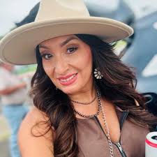 Laurie Mendiola (@laurie.mendiola.1) • Facebook