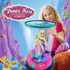 sensorleri sayesinde suya birakinca yuzmeye baslayan deniz kizi goren herkesi sasirtiyor hem sirtustu hem de asagi yukari yuzebilen 3 fa nisan kizlar urunler