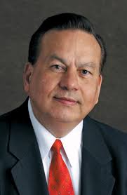 Antonio de la Cruz ( San Jose 1944 🇨🇷 2010 Los Ángeles). Neurotologo  asociado al "House Ear Institute" desde 1975 donde ha realizado mejoras en  la técnica del Implante Coclear.