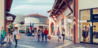 Il franciacorta outlet village offre un'esclusiva esperienza di shopping in più di 190 negozi dei migliori brand. Franciacorta Village Chi Siamo
