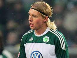 Player of @acmilan ⚫️ and captain of denmark, @herrelandsholdet twitter: Vfl Wolfsburg Valencia Und Malaga Buhlen Um Kjaer