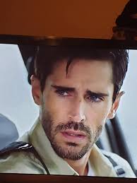 Shawn behind the scenes of the show yesterday in Los Angeles. 🎸🎶💐