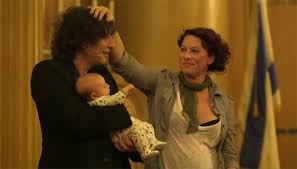 Amanda palmer realtor 2510 w curve crest blvd ste a stillwater, mn 55082 office phone: Amanda Palmer Serenades Neil Gaiman With Enter Sandman