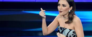 Stasera sarà ospite alla terza serata della 69esima edizione del festival di sanremo. Okapndz Q50h8m