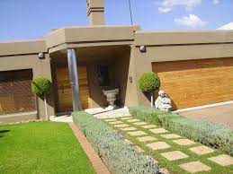 Did You Know There Were Beautiful Houses In Soweto African House House Plans South Africa Flat Roof House