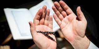 Istri bisa mengamalkannya setelah sholat wajib atau setelah sholat sunnah. 4 Doa Untuk Suami Yang Bekerja Di Tempat Jauh Agar Lapang Rezeki
