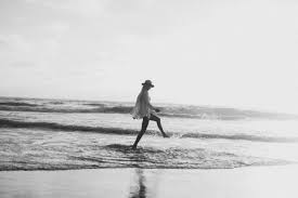 Black And White Beach Photoshoot Beach Photo Shoot Model At The Beach What To Wear To Your Beach Photoshoot Black And White Photography Blac Beach Photoshoot Intimate Weddings Beach Photos