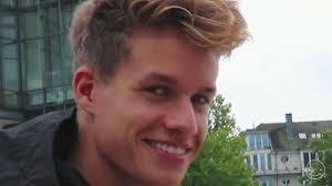 Folge von minecraft mit luca erkunden wir neue biome im nether, farmen eine menge quarz, sperren aus versehen den villager in unserem baumhaus ein und bauen eine riesige minecraft mit luca. Concrafter Luca Concrafterr Twitter