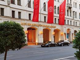 Munich Kempinski Vier Jahreszeiten Hotel Germany Europe Located In Altstadt Lehel Kempinski Vier Jahreszeiten Hotel Is A Perf Munich Hotels Hotel Best Hotels