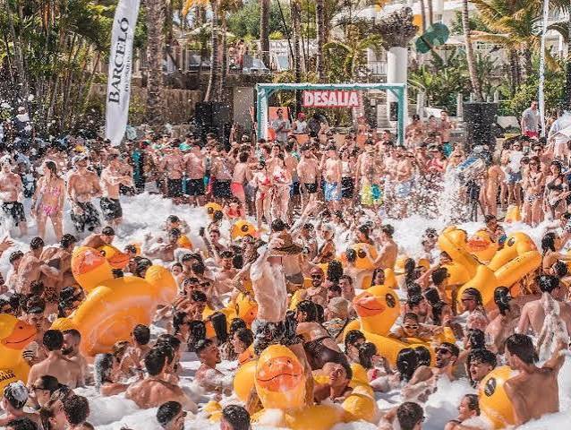 Salir de fiesta una vez cada quince días podría alargar la vida hasta nueve años, según un estudio - Infobae