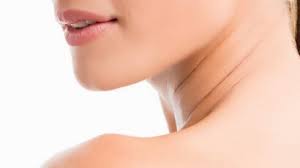 Maigrir des joues est le souhait de beaucoup dhommes et de femmes qui estiment avoir le visage bouffi à cause de pommettes prononcées, quils. Comment Maigrir Du Cou Le Regime Adapte Et Les Exercices Cibles Femme Actuelle Le Mag