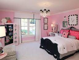 When it comes to decorating a teenage girl's room, you'll want to consider all the things your teen loves and get her involved in the process of designing the room. 5 Best Bedroom Makeover Ideas