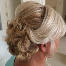This mother of the bride hairstyle is soft, simple and feminine. Mother Bride Hairstyles Fashion Dresses