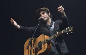 Pour son audition à l'aveugle, martin chante le titre « les oubliés » de gauvain sers. Gauvain Sers De La Creuse A Paris Trace Sa Route A La Rencontre Des Oublies