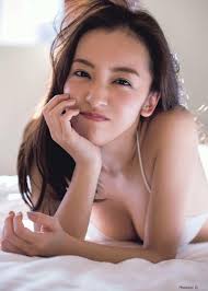 アイドル・女子アナ画像☆吟じます 板野友美、股間が変態的にエロくオッパイ乳房も晒してる