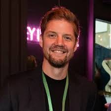 Alan Falloon's Instagram, Twitter & Facebook