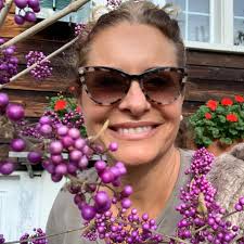 Who's the family genealogy nerd? I need help tracing grandparents' records