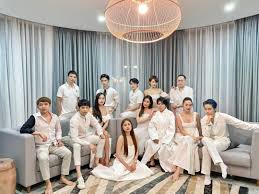 Theo nam ca sĩ, hai người giờ đây chỉ là bạn bè nhưng vẫn giữ tình cảm quý mến nhau. Bá»©c áº£nh Quyá»n Lá»±c Nháº¥t Vbiz Hom Nay 3 Cáº·p Ä'oi Ä'inh Ä'am Cung Xuáº¥t Hiá»‡n